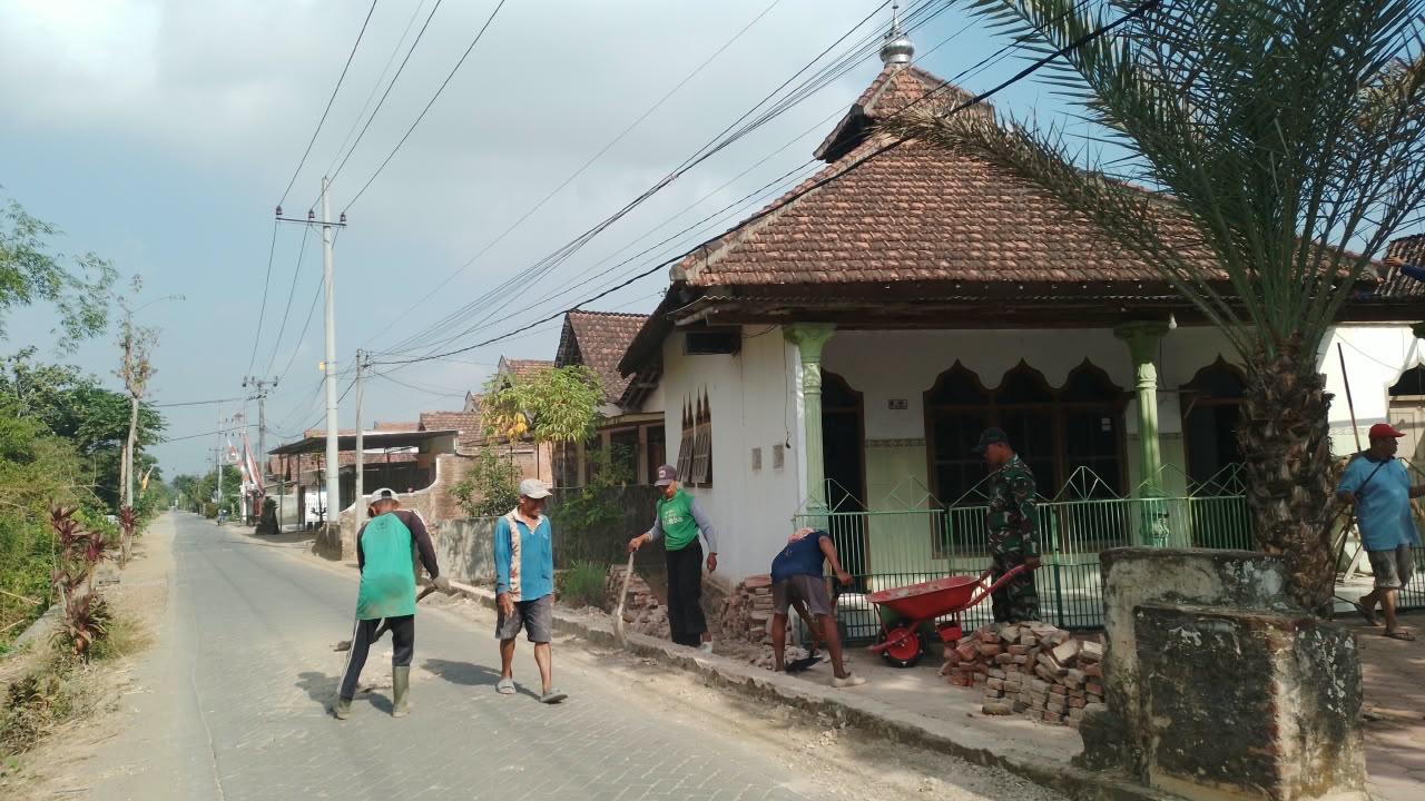 Pra TMMD ke-130, Kodim Tulungagung Bersama Warga Bongkar Awal Mushola Darurohman